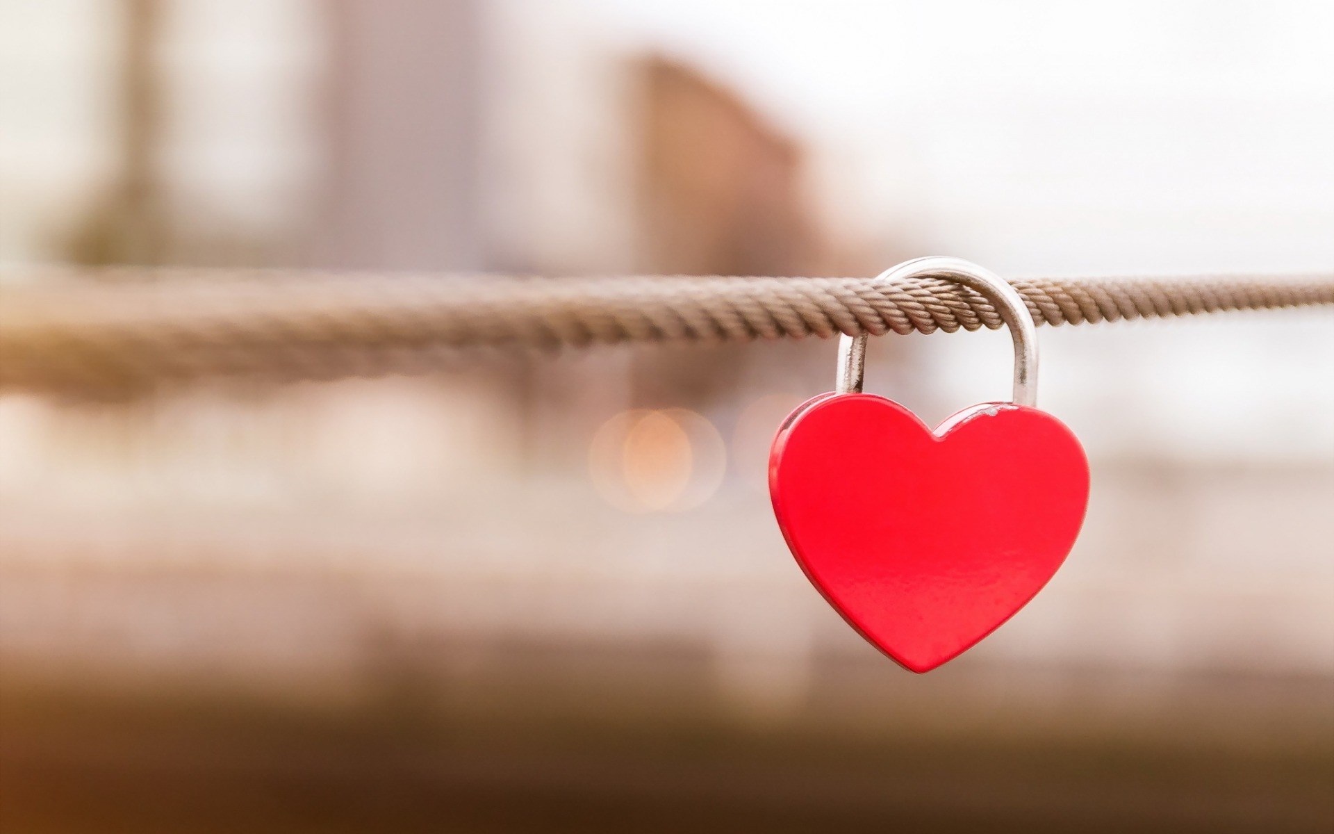 Love-lock-hanging-nice-love-wallpaper